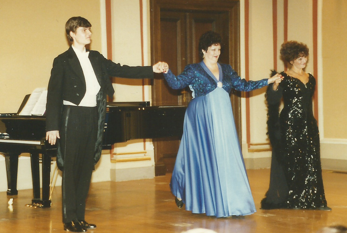 Hudebni večer (Musical Evening), Rudofinum Concert Hall, 1995 – Janice with Michael Keprt, pianist and Renee Nachtigallová, soprano